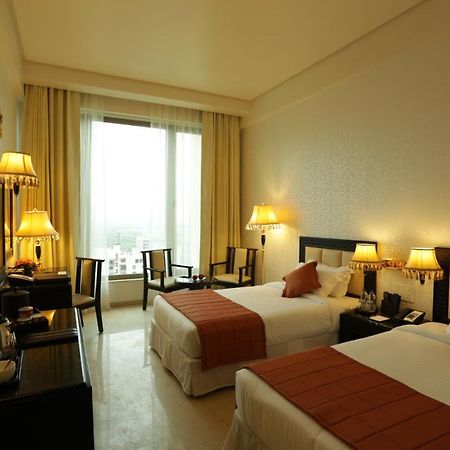 Royal Tulip Navi Mumbai Hotel Exterior photo