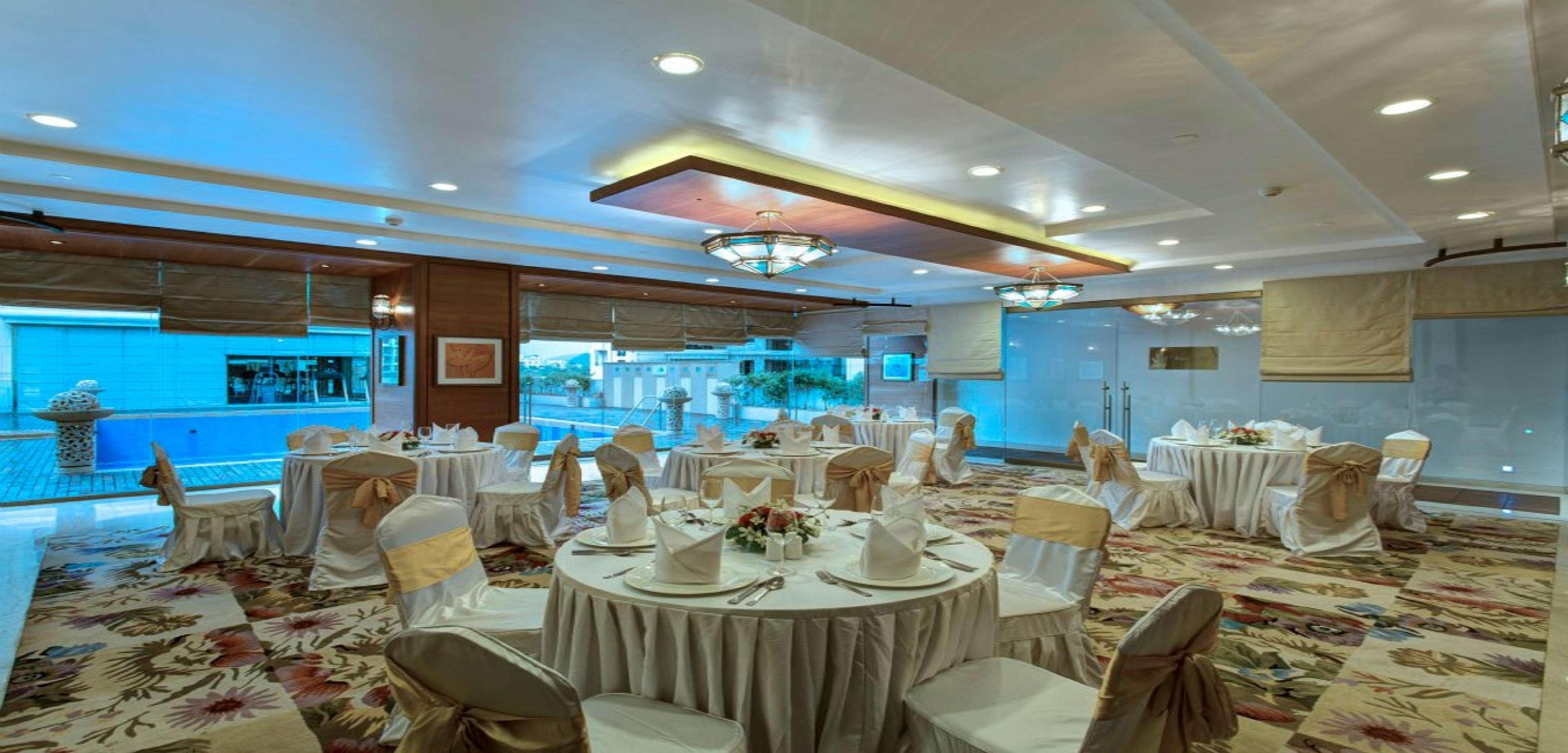 Royal Tulip Navi Mumbai Hotel Exterior photo
