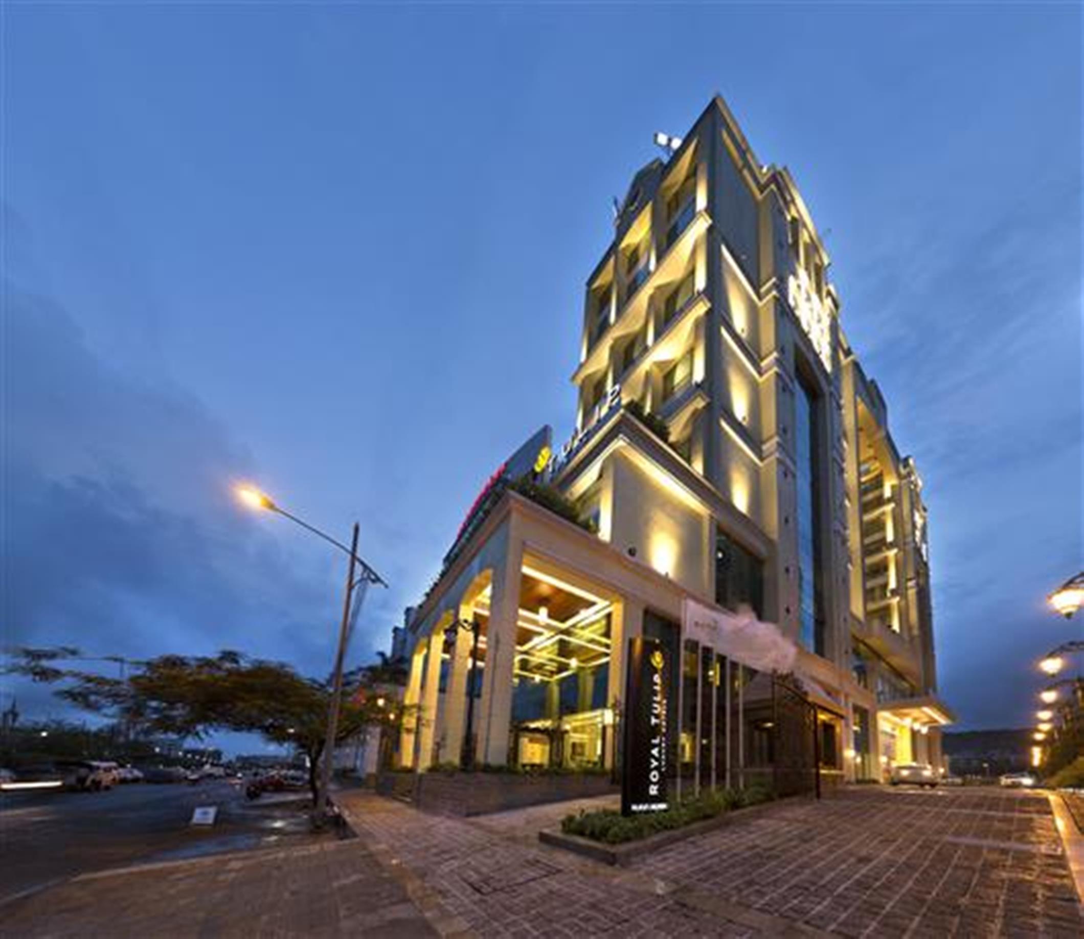 Royal Tulip Navi Mumbai Hotel Exterior photo