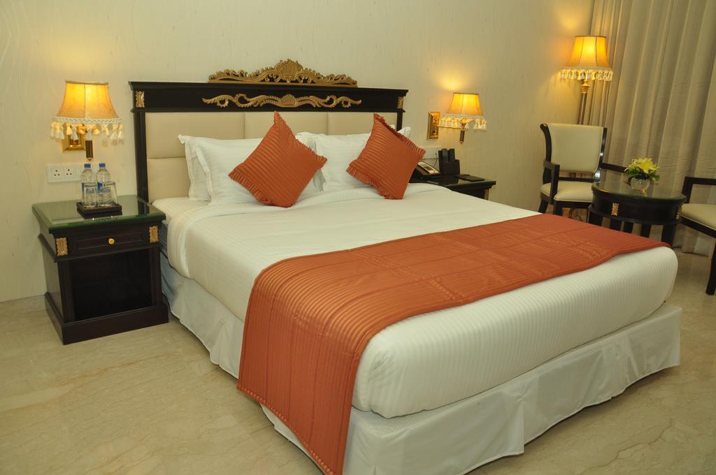 Royal Tulip Navi Mumbai Hotel Exterior photo